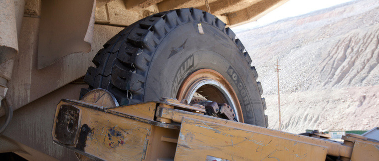 background photo of tyre fitting help and advice