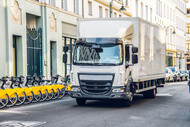 Llantas Michelin para vehículos comerciales, diseñadas para un rendimiento kilométrico insuperable y seguridad en todas las condiciones de la ruta, carreteras mojadas y calles urbanas