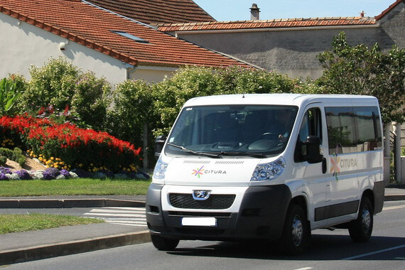 Minibus de transport de personnes