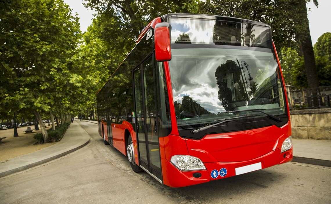 Bus rouge en ville