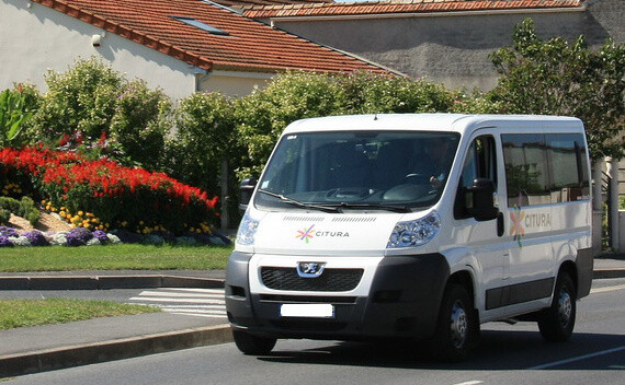 Minibus de transport de personnes