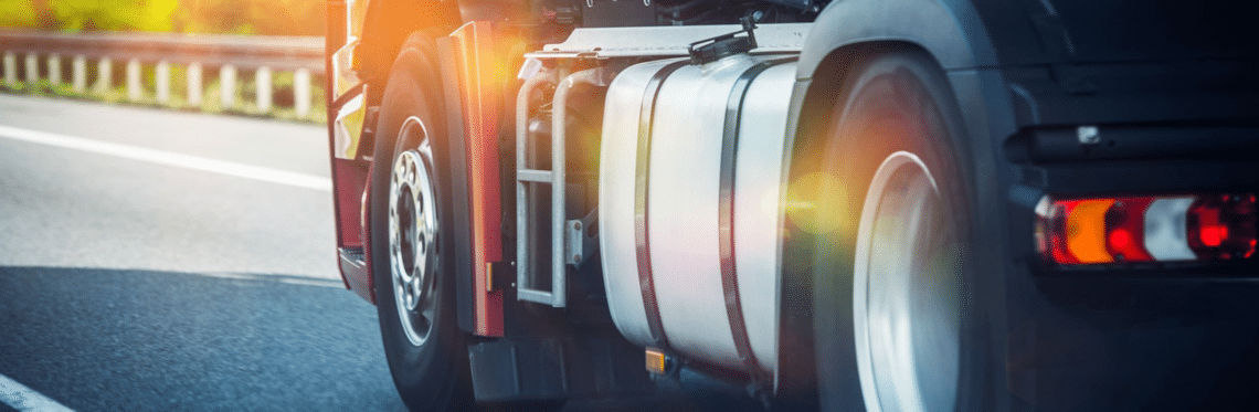 Camion avec zoom sur réservoir