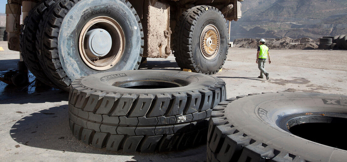 Changement de pneu minier Engin Dumper