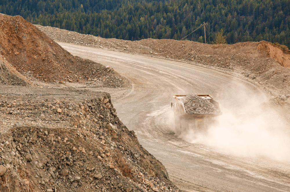 Dumper sur le site de la mine d’or