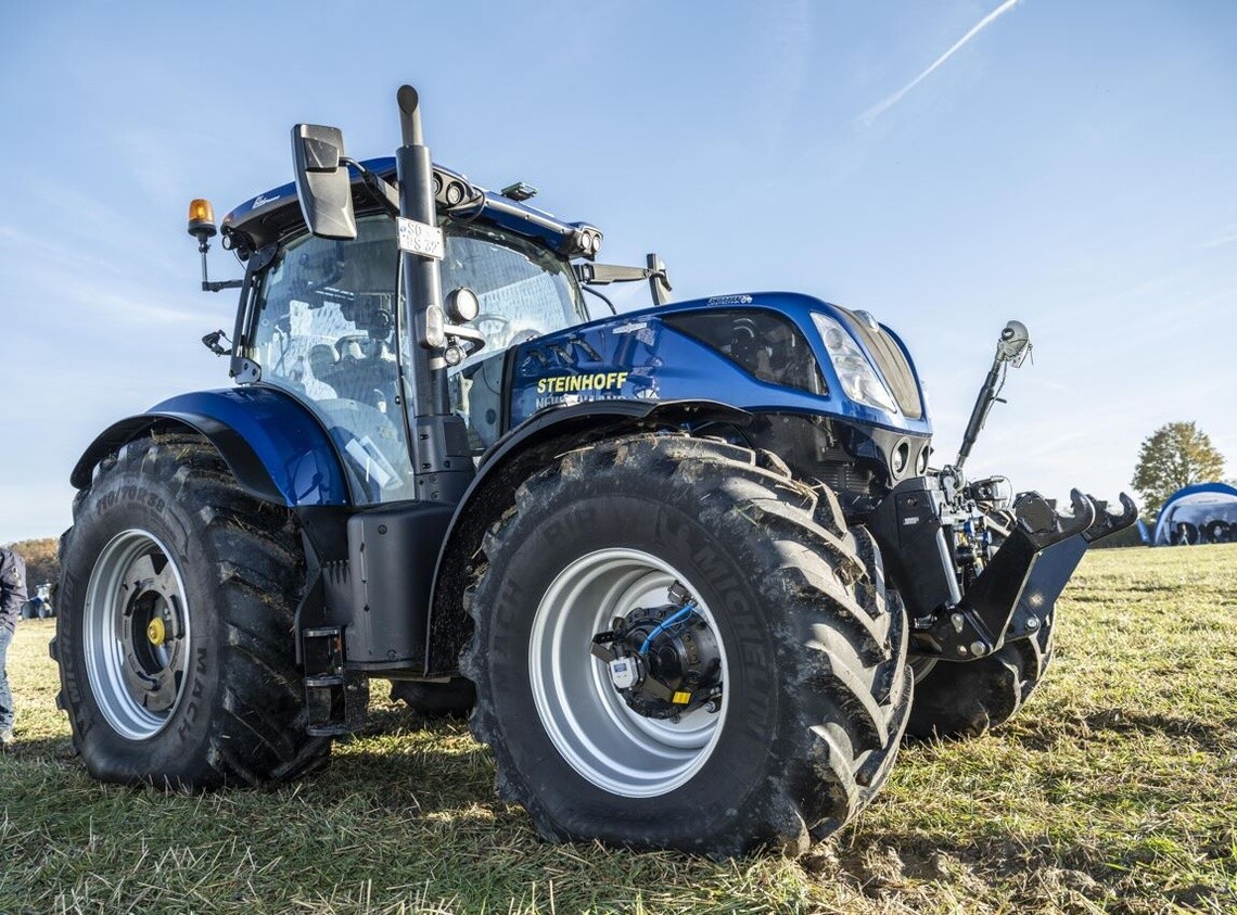 Tractor fitted with CTIS: optimize your crop's yield with a central tire inflation system