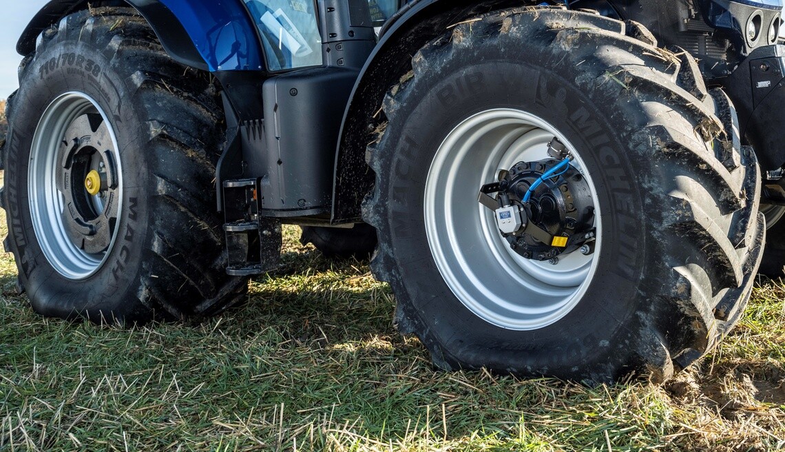 Tires with low running pressure equipped with CTIS