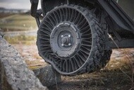 Le Tweel de Michelin se déforme pour épouser les aspérités du sol