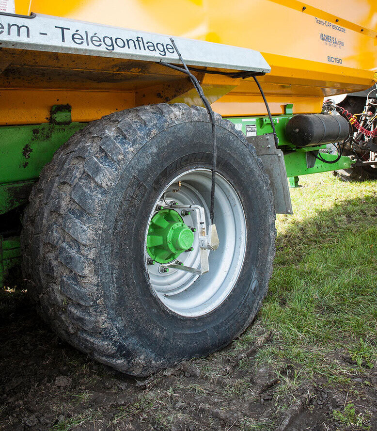 Systém CTIS zajistí snadnou úpravu tlaku huštění pneumatik přívěsu i pneumatik traktoru