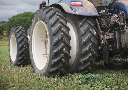 Der MICHELIN Yieldbib-Reifen wurde entwickelt, um vor Schäden zu schützen, die durch Stoppeln verursacht werden.