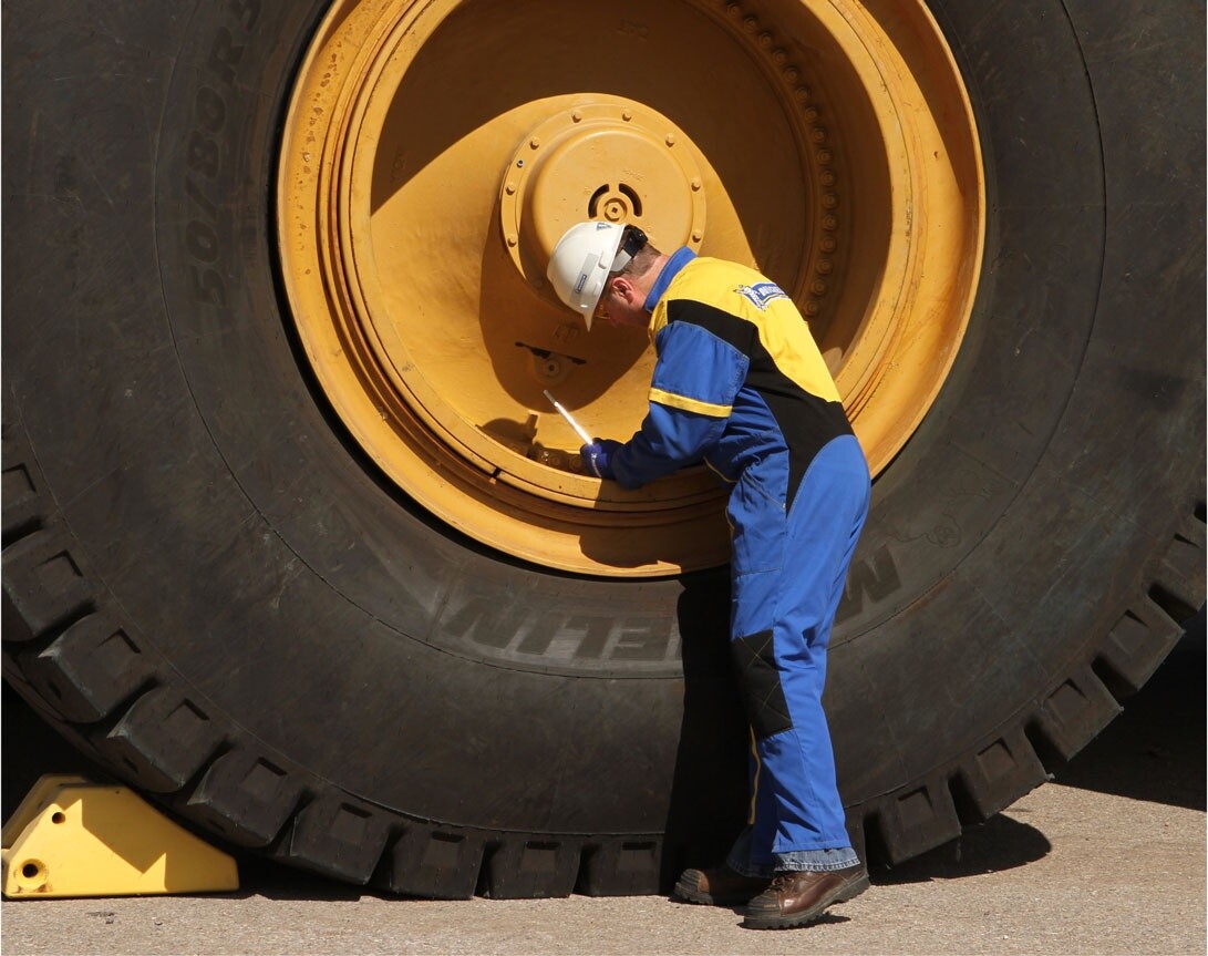 Michelin support team offers recommendations to boost the productivity of your mining fleet.