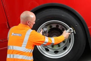 Make regular inspections to prevent bus tyre punctures (with or without TPMS)