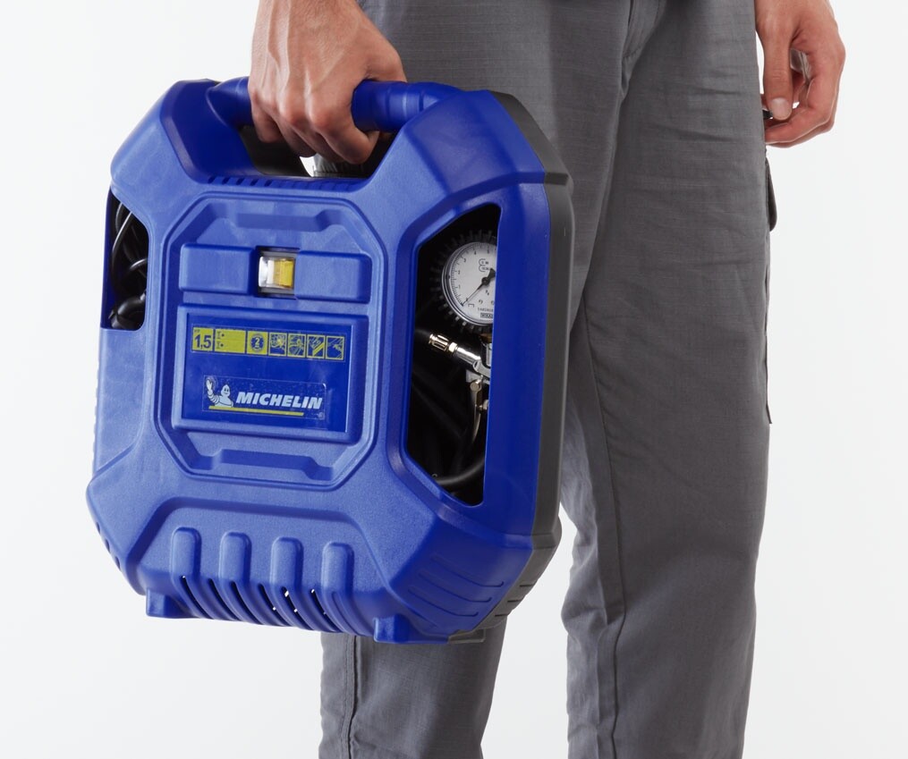 Portable tyre compressor