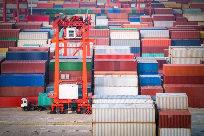Straddle carrier in port environment