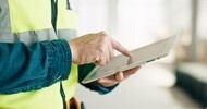 Man using MICHELIN calculator on his tablet