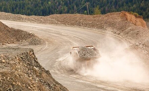 Extend mining tire longevity while elevating mine safety with Michelin Mining Services, including a complete site audit of your mine site’s driving conditions