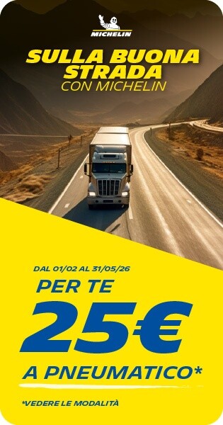 banner promo, camion che viaggia su strada in mezzo a due montagna