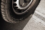 On-site yre inspection: tyre wear measurement and pressure alerting