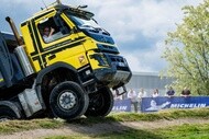 truck-drive-off-road