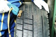 regrooving truck tyre