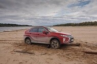 Dùng kích bánh xe xử lý xe bị lún