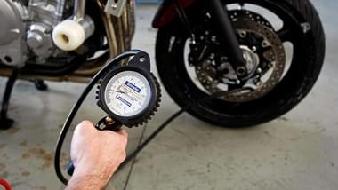 Motorcycle tire pressure guide MICHELIN