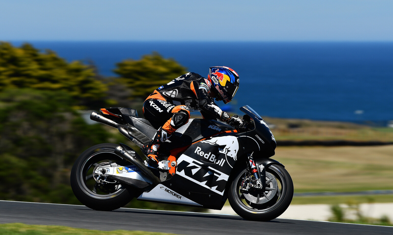 Motorcycle race tyres that deliver power, precision and safety ...