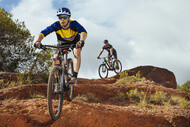 พื้นหลัง Wider MTB tyres provide better traction and improved handling เคล็ดลับและคำแนะนำ