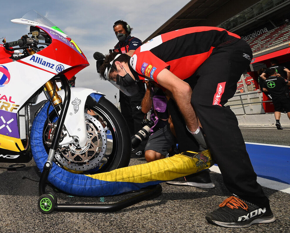Motorcycle tyre pressure guide MICHELIN