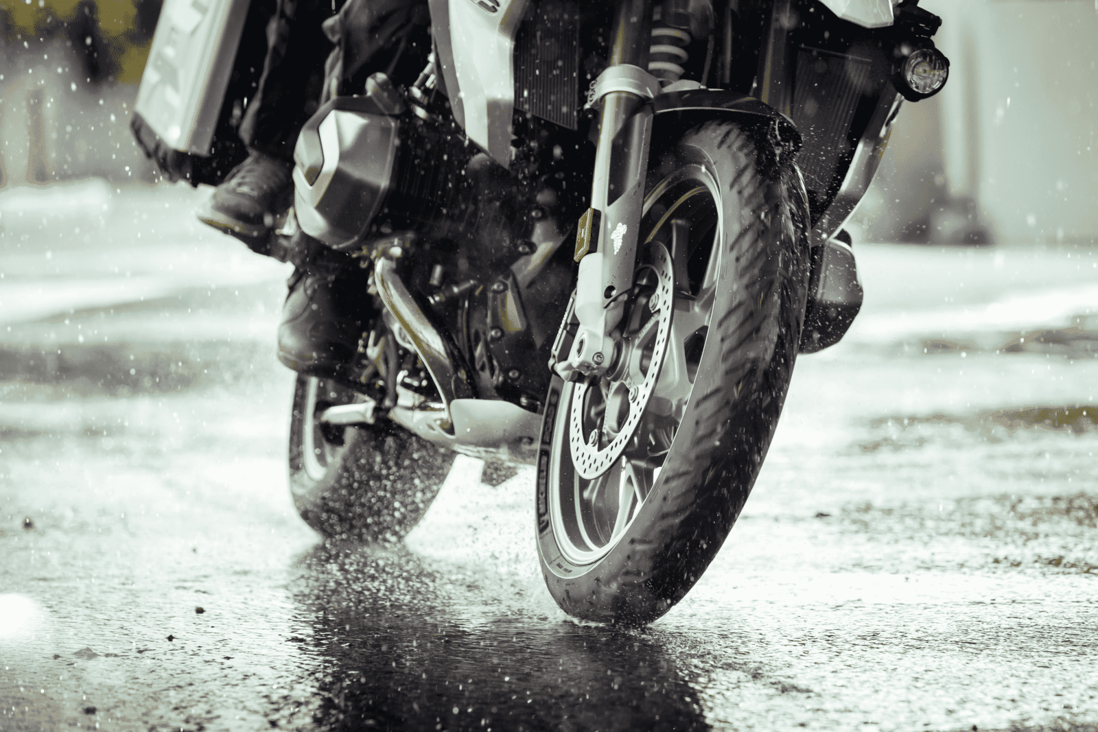 Motorcycle tire speed rating and load rating MICHELIN