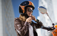 Il sistema di allacciatura del sottogola del tuo casco da moto