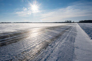 Moottoripyörän talvirenkaat eivät riitä takaamaan turvallisuutta lumella tai jäällä