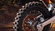 The MICHELIN StarCross 6 tyre features a tread block pattern for effective traction