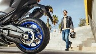 バイクと男性
