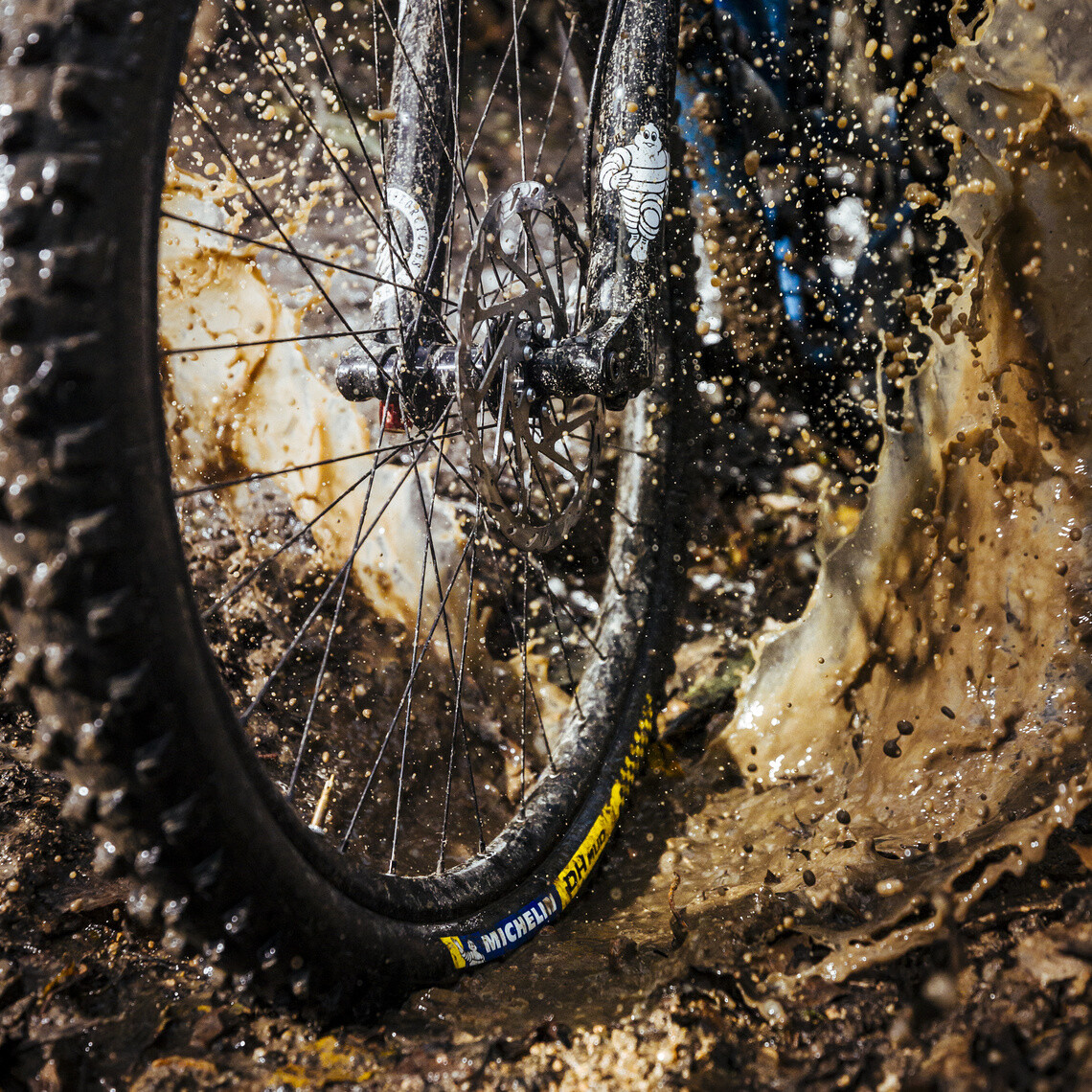 Chambre à Air VTT Michelin Downhill Racing 26 Pouces - 2.2 à 2.8 - Valve 34mm
