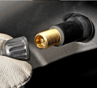 La valve permet de maintenir la pression du pneu au niveau préconisé