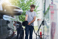 Anda dapat memperbaiki ekonomi bahan bakar mobil Anda dengan tips sederhana